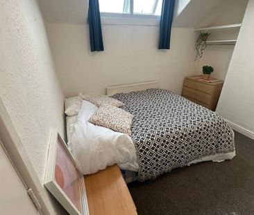 6 bedroom house to rent - Photo 1