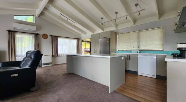 Spacious Family Home in Popular Merrilands - Photo 1