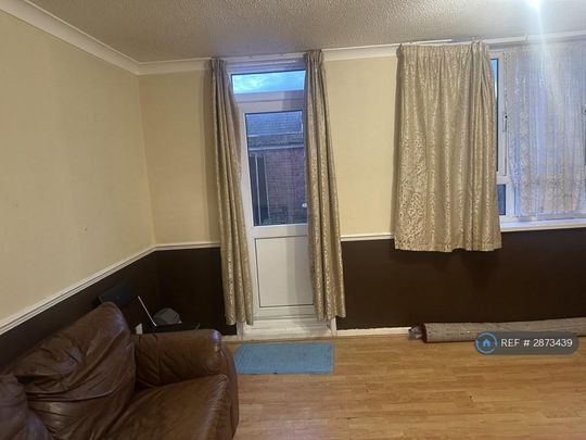 3 bedroom end of terrace house to rent - Photo 1