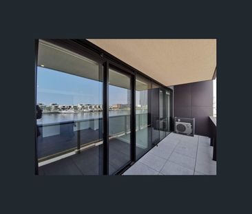 Waterfront Living on Prestigious Collins Street - Photo 5