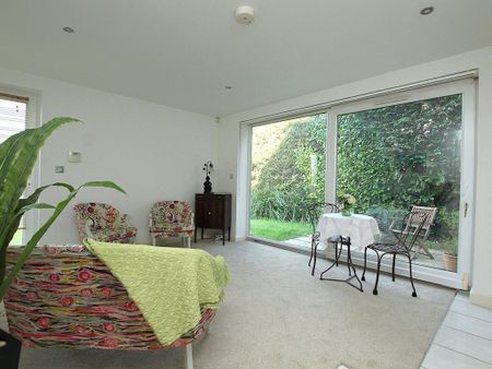 2 bedroom ground floor flat to rent - Photo 4
