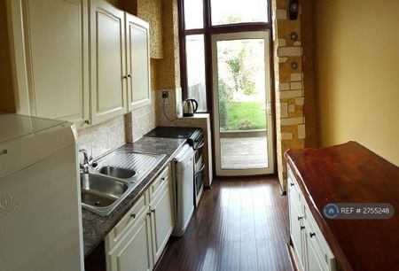 1 bedroom in a house share to rent - Photo 5