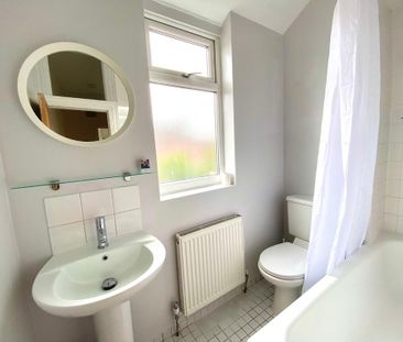 3 bedroom terraced house to rent - Photo 6