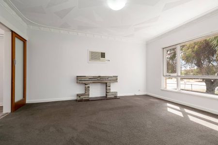 Comfortable Living in Westminster - Photo 2