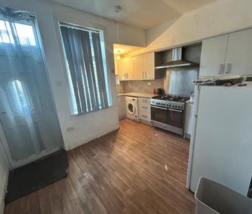 4 bedroom terraced house to rent - Photo 6