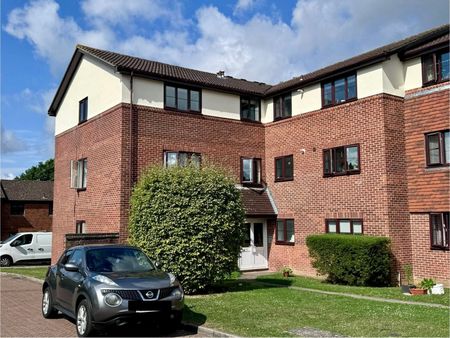 Firle Court, Yeomanry Close, Epsom, Surrey, KT17 4DD - Photo 4