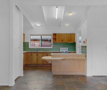 Charming Family Home in Camp Hill - Photo 4