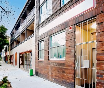 Homely studio with shared bathroom in Darlinghurst - Photo 6