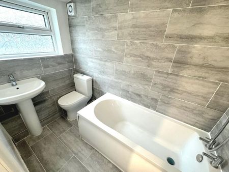 3 bedroom terraced house to rent - Photo 5