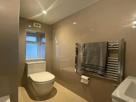 Uxbridge Road, London, W7 - Photo 5