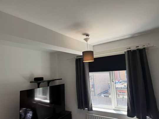 3 Bed Flat, Vermont Road, SW18 - Photo 1