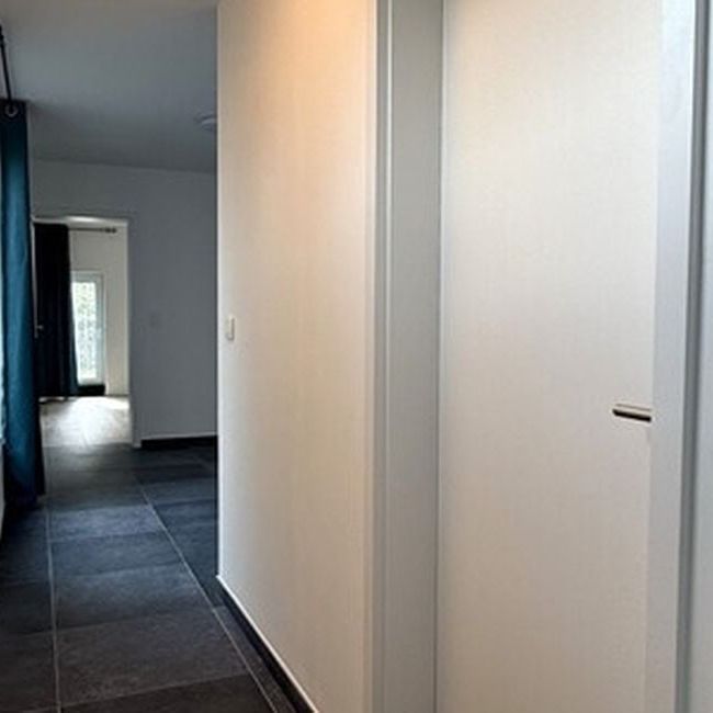 Appartement te huur in Andenne voor € 980 met 1 slaapkamer - Photo 1