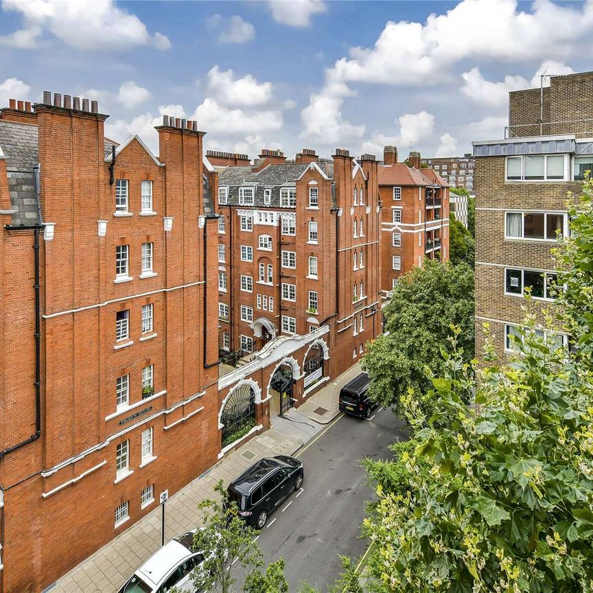 Bright 2 bedroom, 2 bathroom apartment with balcony, located in a small development in the heart of Westminster. - Photo 1