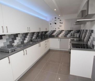 If you are ooking to rent a double bedroom, with en-suite in a hous... - Photo 2