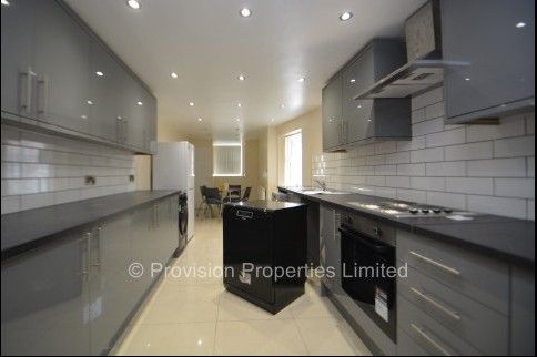 4 Bed 4 Bath Properties in Leeds - Photo 1