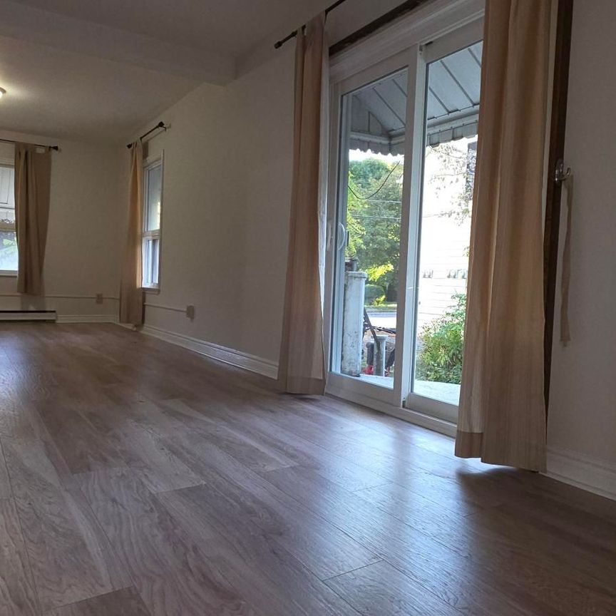 For Lease - 89 Centre Street Unit# Main Floor, Richmond Hill, Ontario - Photo 1