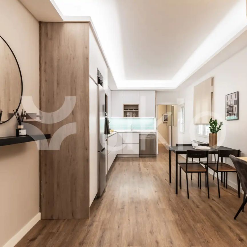 Apartamento de alquiler en Paseo de la Reina Cristina, Jerónimos - Photo 1