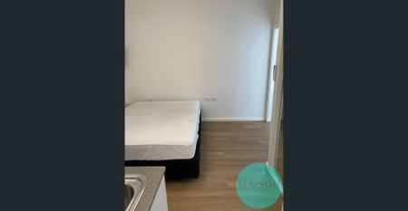 NEW Studio Apartments, with bathroom, kitchen and air con! Furnished! - Photo 2