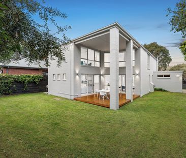 TIMELESS SOPHISTICATION AND UNRIVALLED BEACHSIDE LIVEABILITY - Photo 3