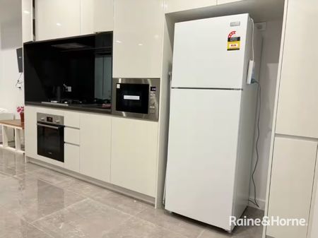 Stunning Fully Furnished 2 Bedroom Apartment in Prime Zetland Location - Photo 4