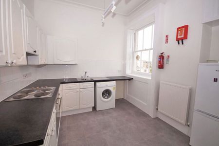 A 2 Bedroom Flat in Lansdown Terrace GL50 2JT - Photo 5