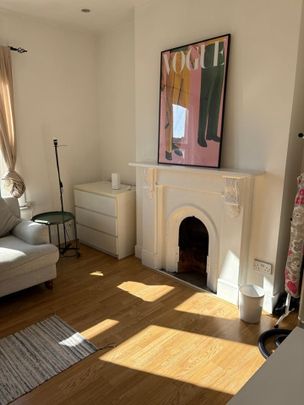 2 Bed Flat, Sandmere Road, SW4 - Photo 1