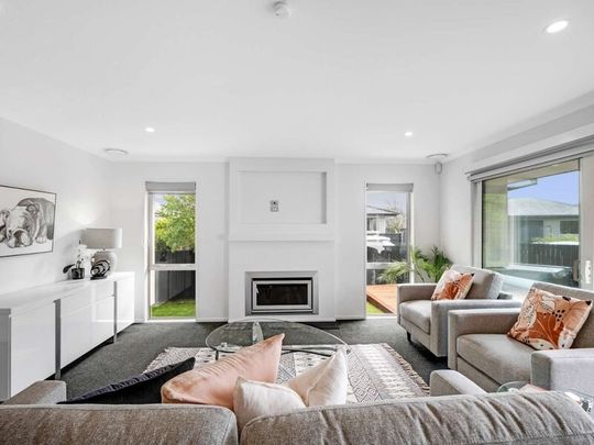 Executive Four Bedroom Family Home! - Photo 1