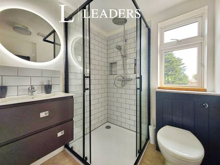 4 bedroom house to rent Hedingham Road, Dagenham, RM8 - Photo 3