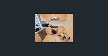 Modern Townhouse, Great Complex, Fabulous location & New Timber flooring! - Photo 4