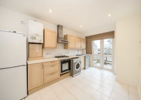 Balham High Road, SW12 9BS, London - Photo 3