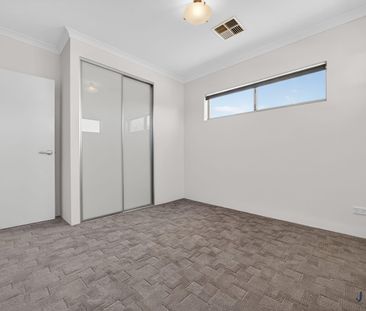 Spacious Executive Living in Prime Position - Photo 2