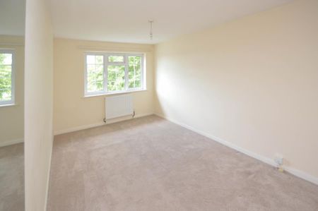 2 bedroom maisonette to rent - Photo 2