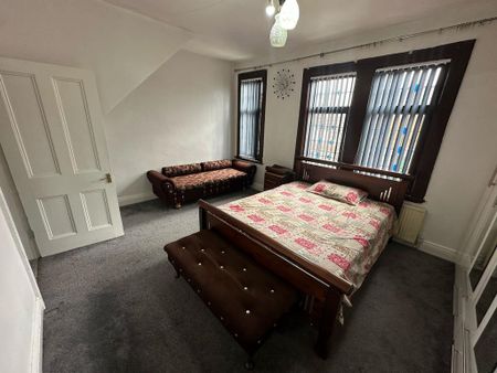 5 bedroom semi-detached house to rent - Photo 4
