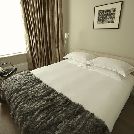 CALL FOR AVAILABILITY A unique and stylish one bedroom apartment of approximately 623 square feet. - Photo 3