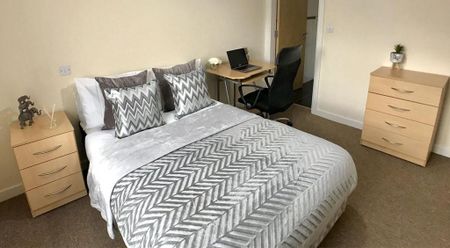 1 bedroom in a flat share to rent - Photo 5