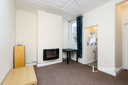 1 bedroom apartment to rent Dursley Road, Eastbourne, East Sussex, BN22 - Photo 2