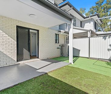 Modern & Spacious Townhouse in a Handy Location - Photo 6