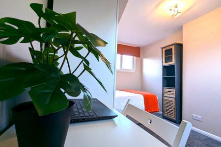 1 bedroom in a house share to rent - Photo 3