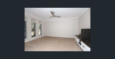 Spacious Family Home in Noosaville! - Photo 2