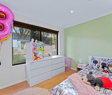 Family home with great outdoor patio area - Photo 4