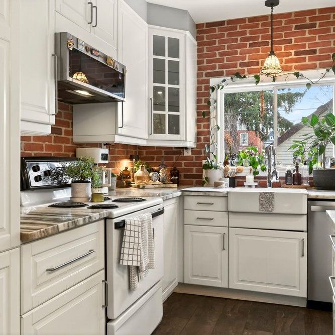 For Lease - 224 Balmoral Avenue, Hamilton, Ontario - Photo 1