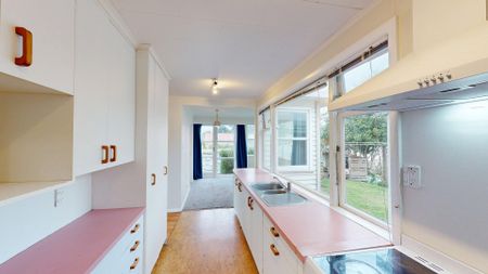 Raumati South - 3 Bedrooms - Photo 2