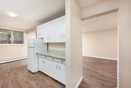 Shaughnessy Manor - Photo 2