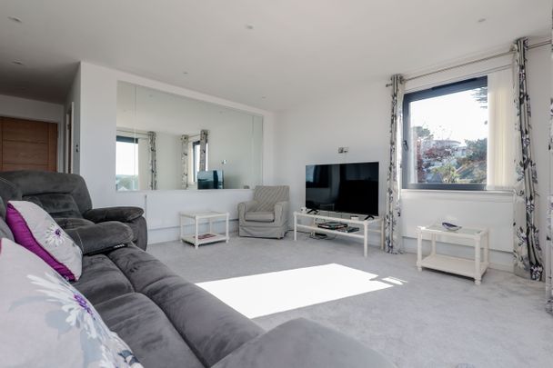 3 bed apartment to rent in Wykeham Lodge, 16 Chaddesley Glen , BH13 - Photo 1