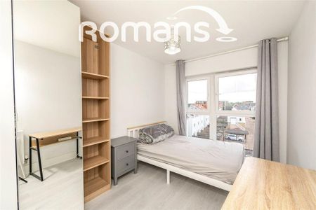 3 bedroom flat to rent - Photo 4