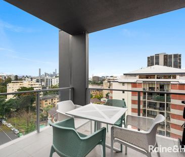 Stylish 2-Bedroom Apartment in Resort-Style 'Landmark' Complex - Photo 2