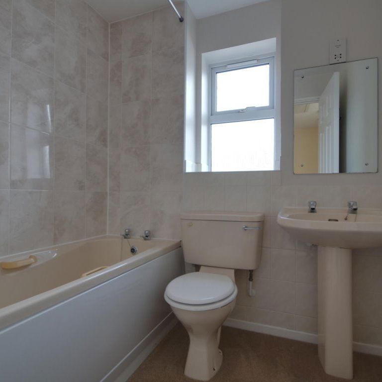 A 3 Bedroom House in Hatherley GL51 3FD - Photo 1