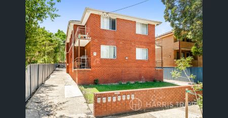 Updated Ground-Floor Unit with Modern Comforts, Includes 1 Week Free Rent! - Photo 4