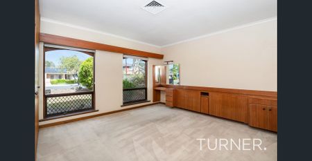 Spacious home - 6 Months lease only - Photo 2