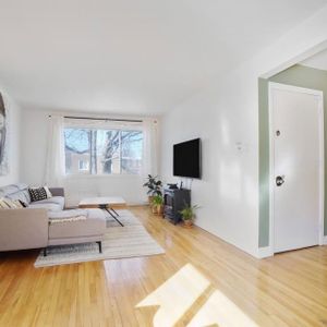 5½ lumineux rénové à Laval-des-Rapides – Disponible immédiatement. - Photo 2